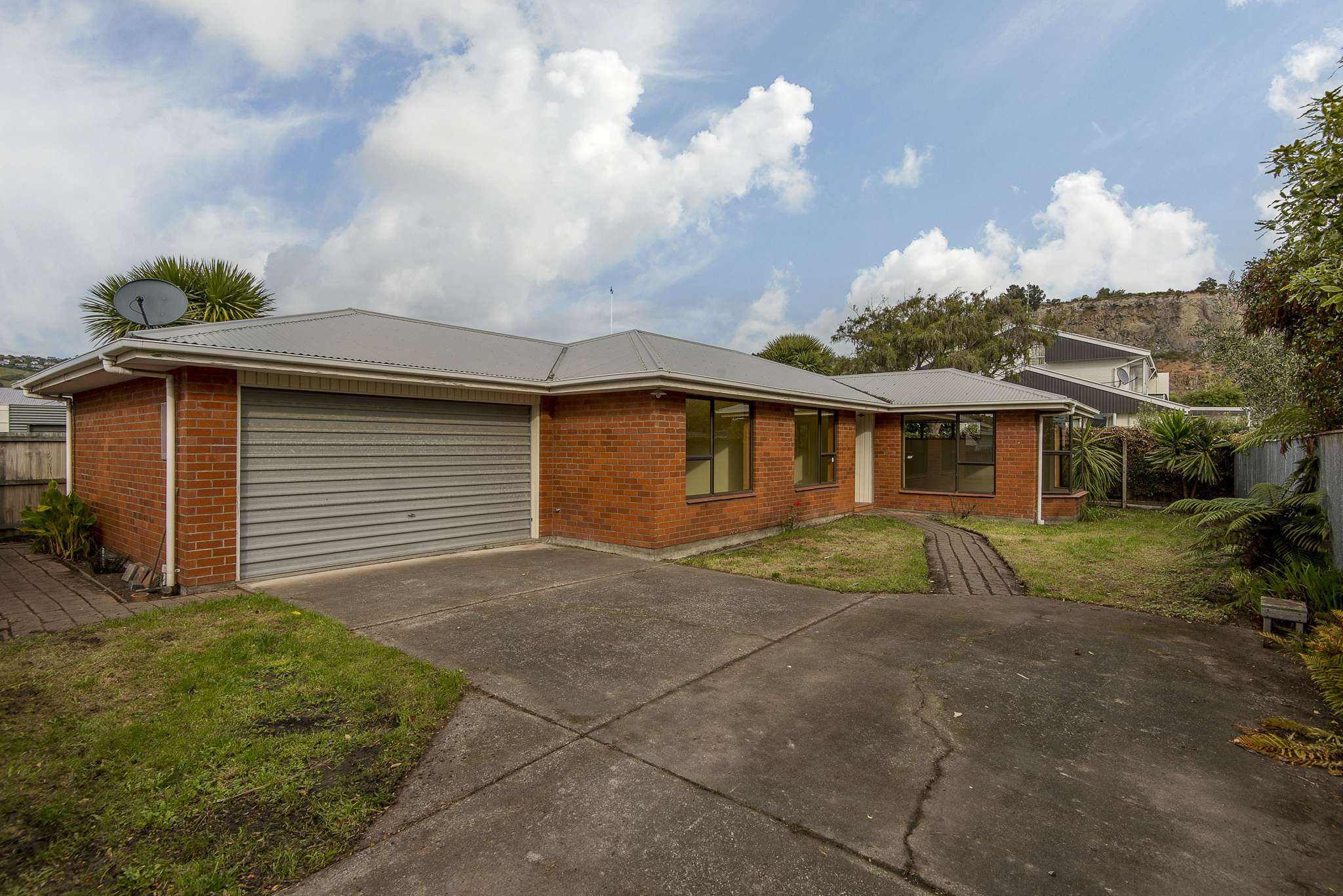 Sale of vacant earthquake-damaged Christchurch home stuns agent