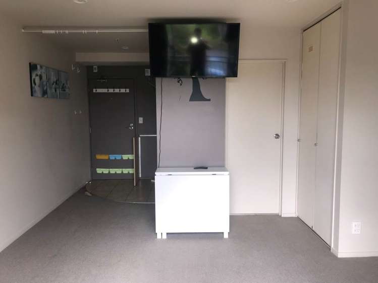 2D/10 Crown Lynn Place New Lynn_9