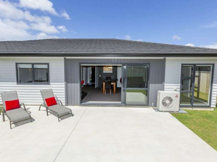 5 Cory Jane Grove Riverstone Terraces_14