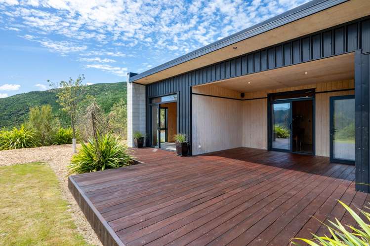 1424 Queen Charlotte Drive Marlborough Sounds_12