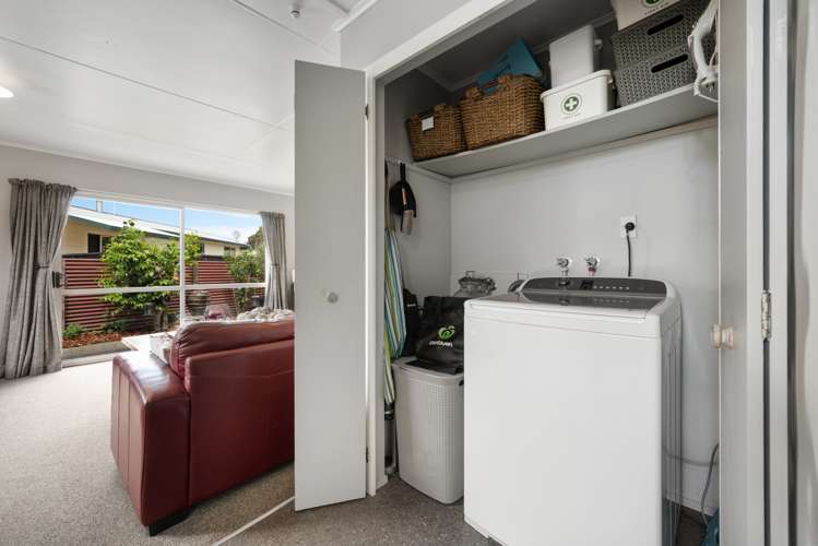 2/8 Faulkland Drive Witherlea_12