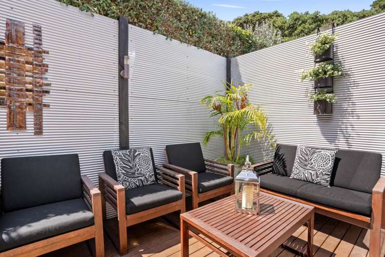 2/4 Beach Road Castor Bay_11