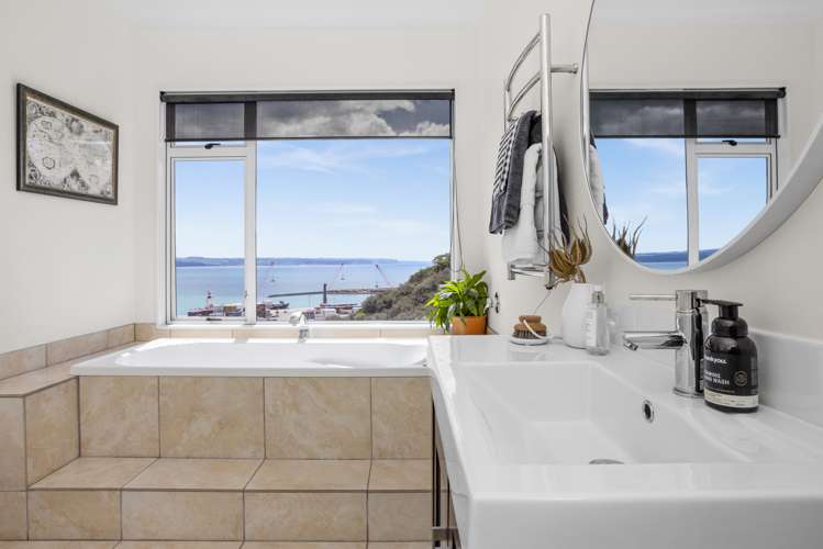 8 Seapoint Road Bluff Hill_14