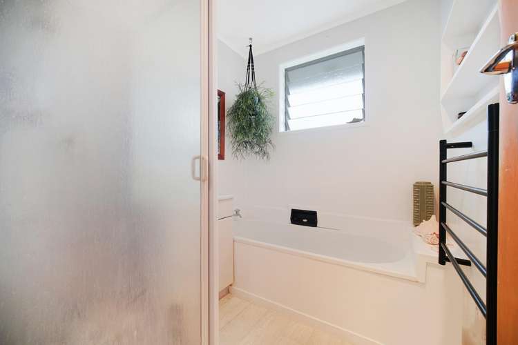 2/15 Poinsettia Place 11401_7