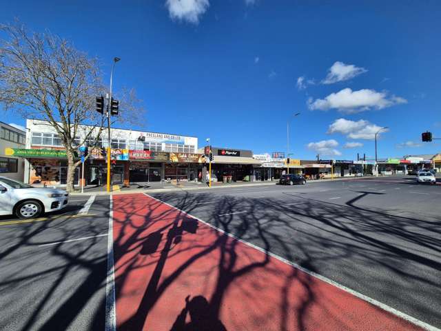 Level 1/208 West Coast Road Glen Eden_1
