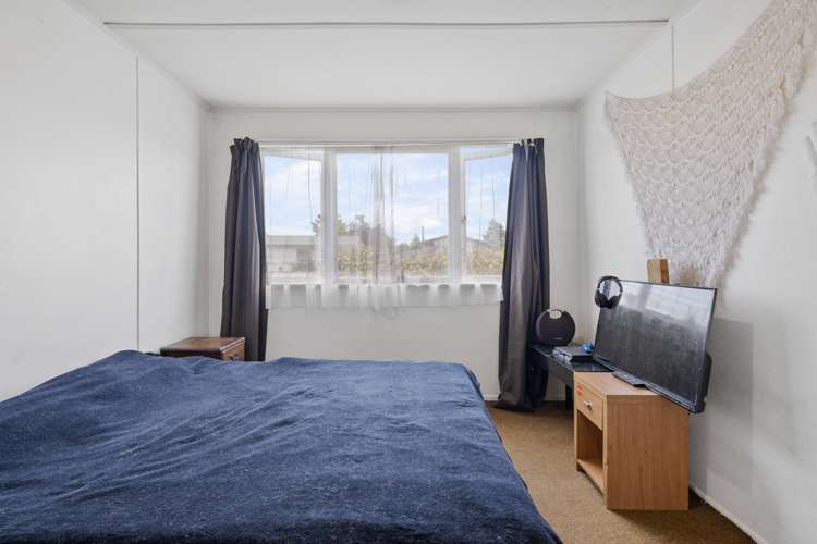 2 Toi Grove Turangi_10