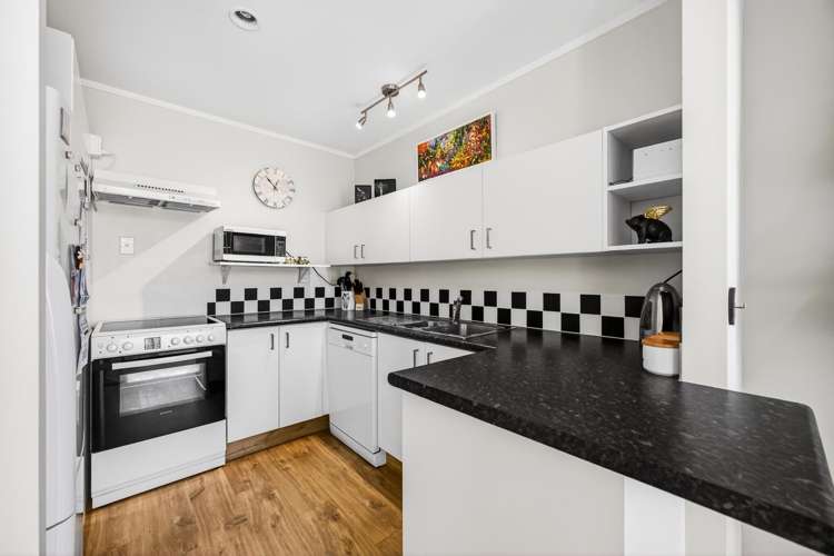 14/61A Birkdale Road Birkdale_6