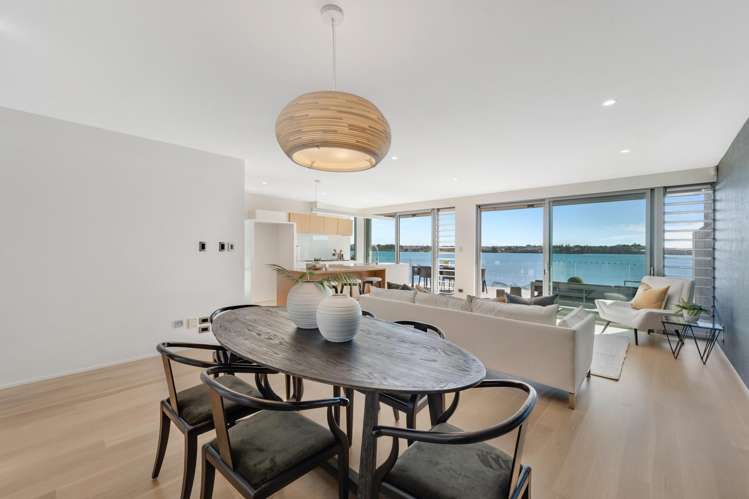 2/42 Bramley Drive Farm Cove_12