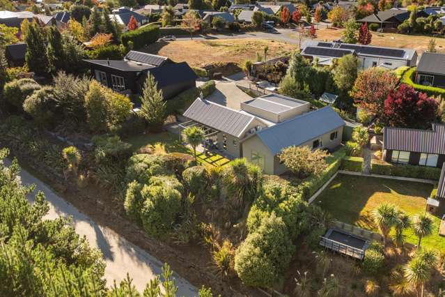 Arthurs Point Ridgeline lifestyle retreat.