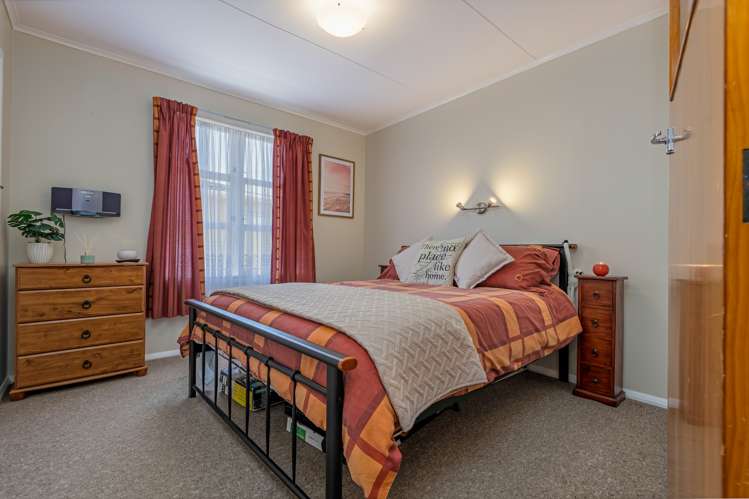 8 Hulke Street Foxton_14