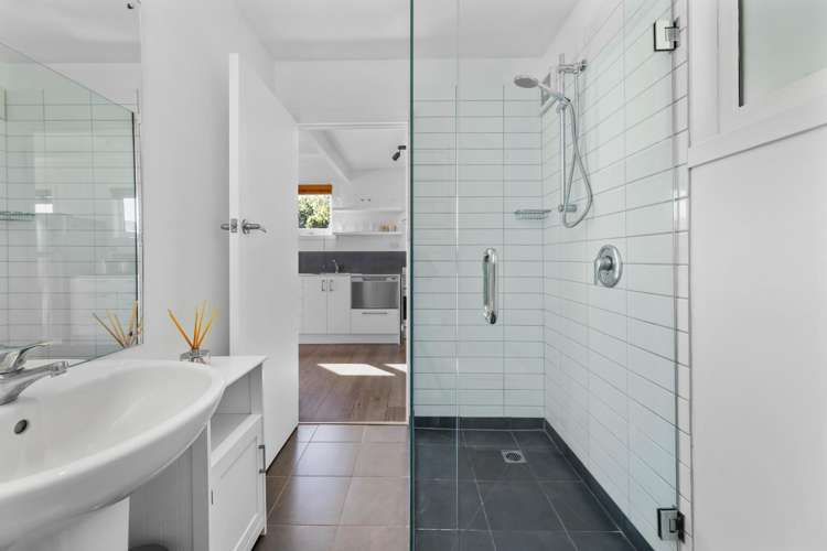 217 Beach Road Akaroa_25