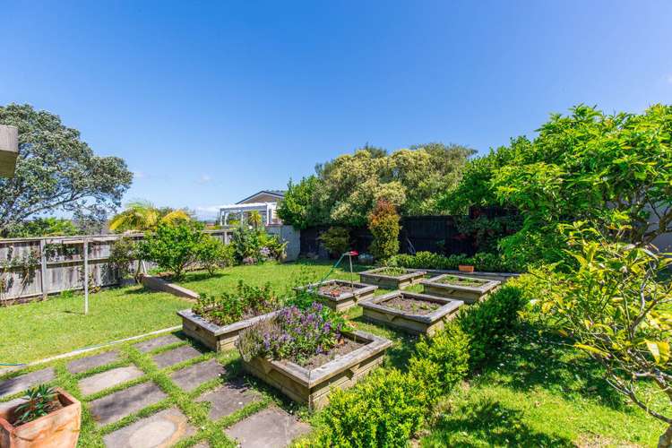 132 Beach Road Castor Bay_11