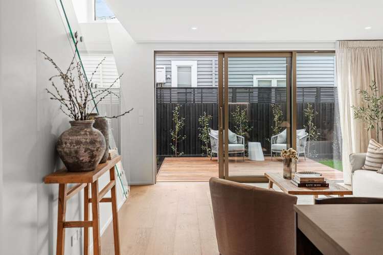 2/22 Clissold Street Merivale_11