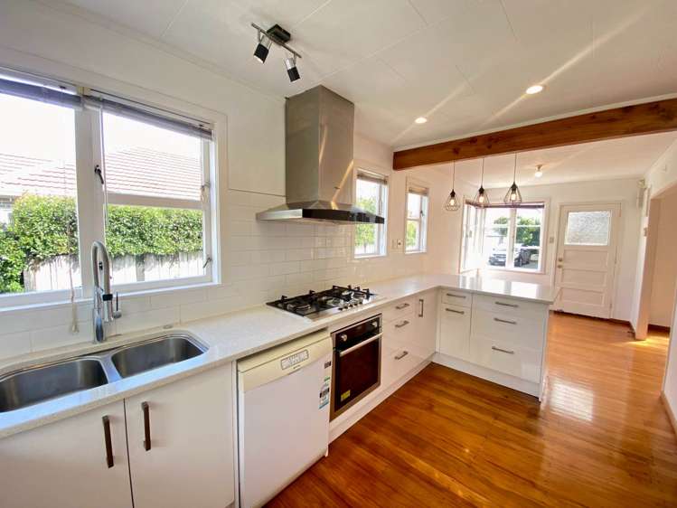 31 Preston Avenue Mt Albert_24