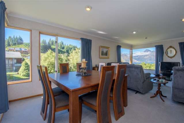 2/2 Dart Place Fernhill/Sunshine Bay_2