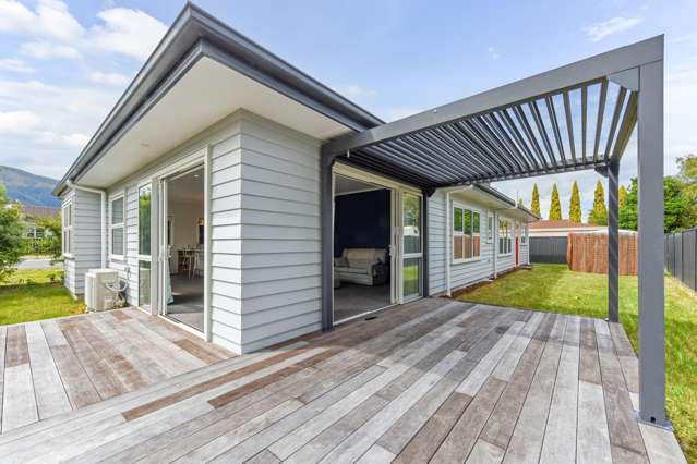 Stylish Townhouse in Prime Stoke Location