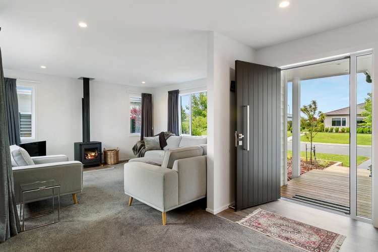 6 Maison Way Rangatira Park_3