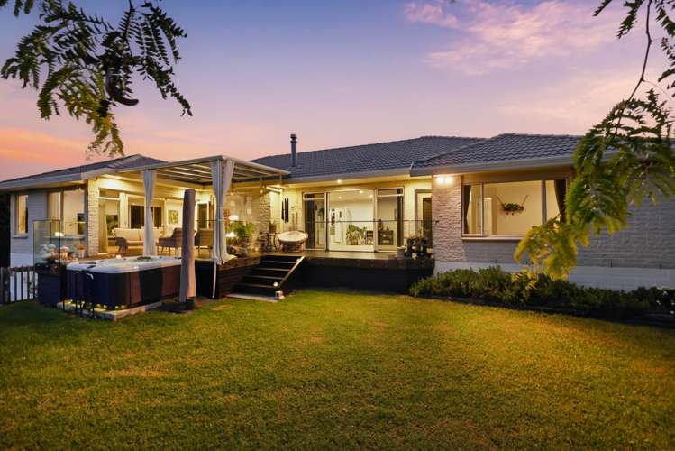 22 Windfall Grove Greenhithe_24