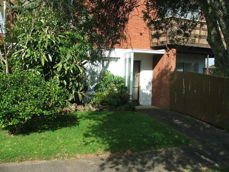 2/75 Moana Avenue One Tree Hill_14