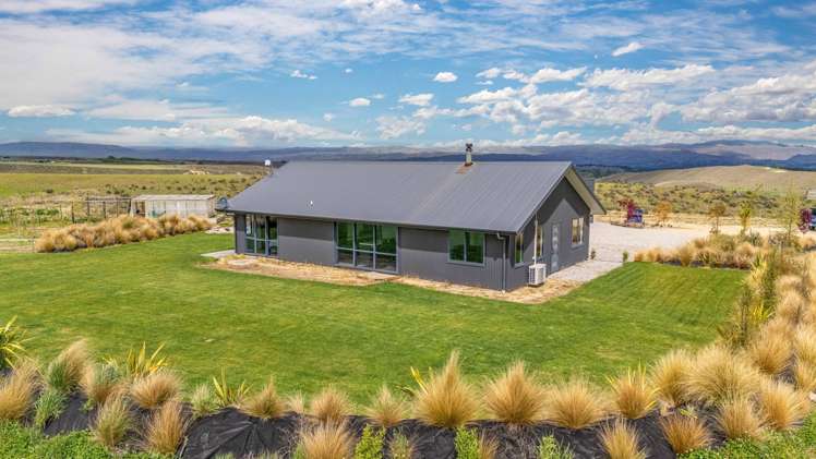 27 Lapins Way Waikerikeri_1