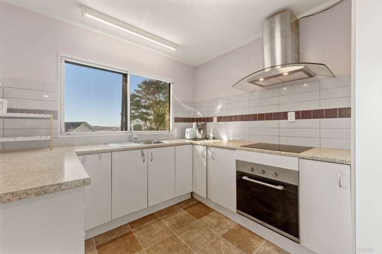 2/601 Glenfield Road_3