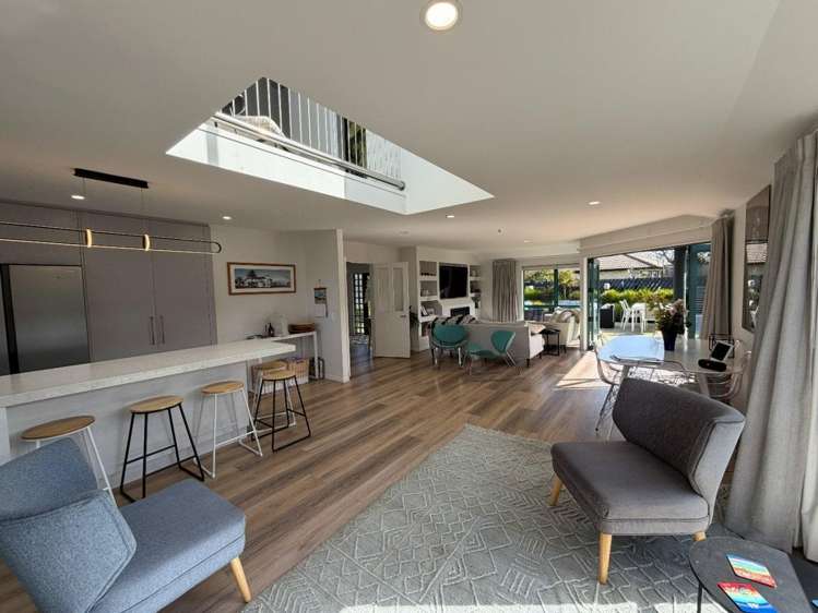 20 Sunrise Avenue 11229_12