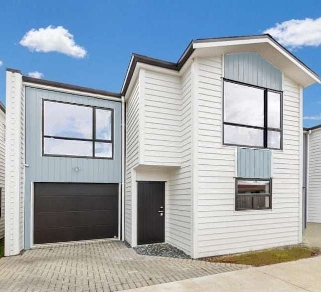 Modern family home in Mangere East- Available Now!