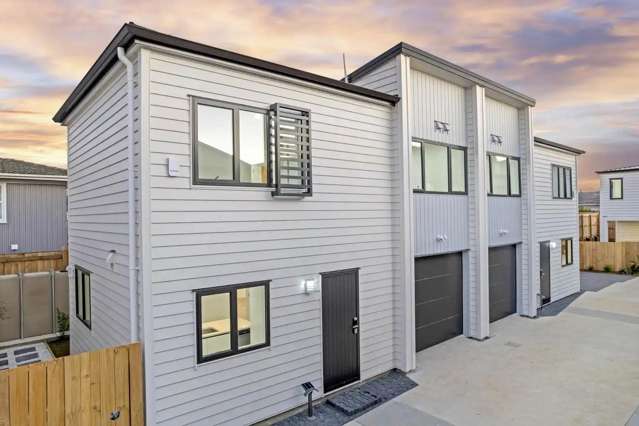 Modern 3-Bedroom Townhouse in the Heart of Papatoetoe – Brand New!