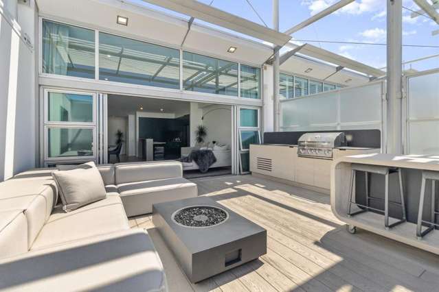 Stunning 3-Bedroom Apartment with Harbour Views!