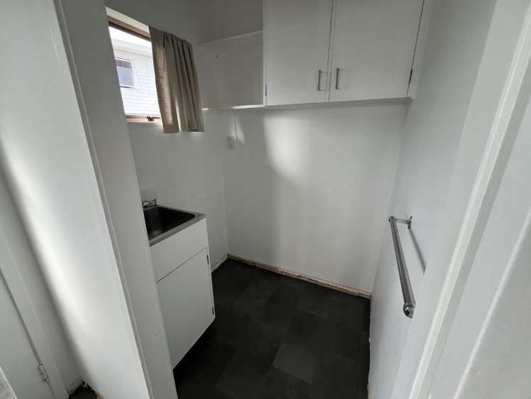 39A Brian Crescent Stanmore Bay_5
