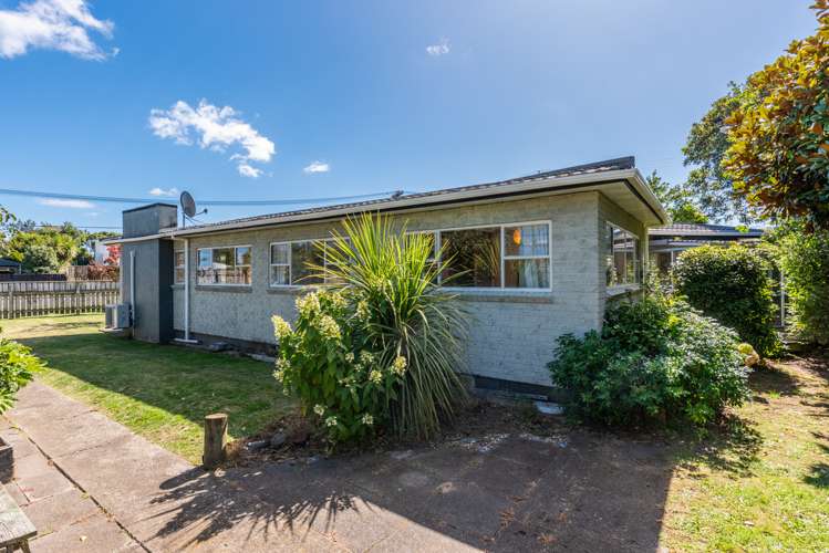 44 Menin Road Raumati South_16
