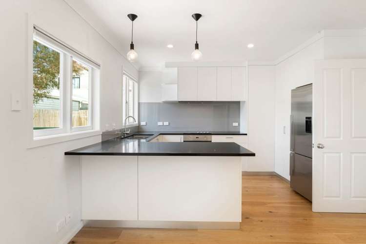 2a Pinewood Street Avondale_5