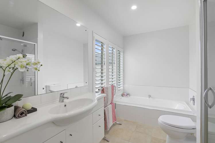 132 Lake Terrace Road Burwood_15