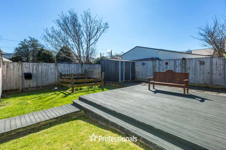 8 Coates Grove Silverstream_23
