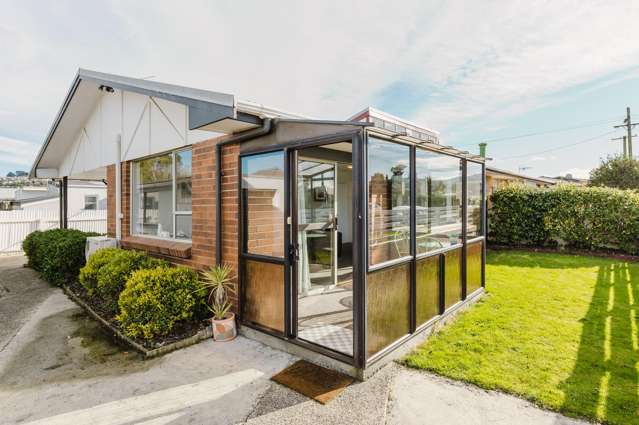 Sunny, Single Level Living