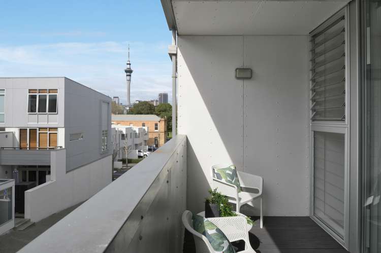 18k Fisher-Point Drive Auckland Central_5