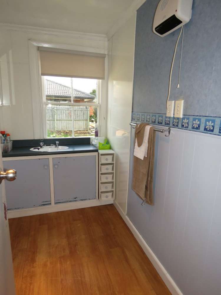 27 Chertsey Line Road Chertsey_10