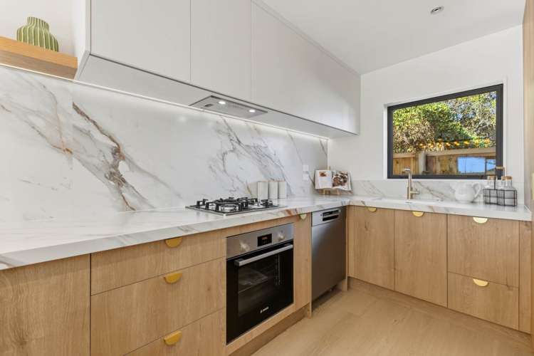 2/8 Gibbs Road Manurewa_4
