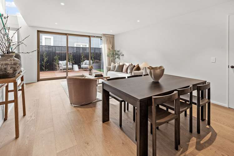 2/22 Clissold Street Merivale_7