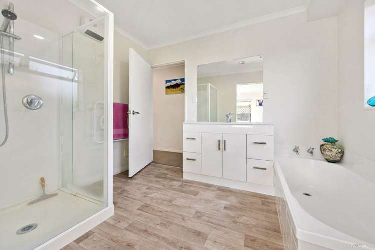 2 Dan Tori Place Orewa_15