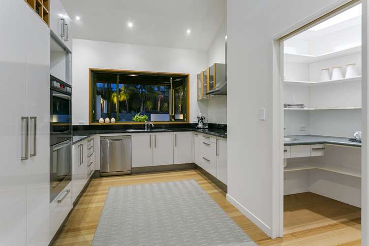 35 Isobel Road Greenhithe_11