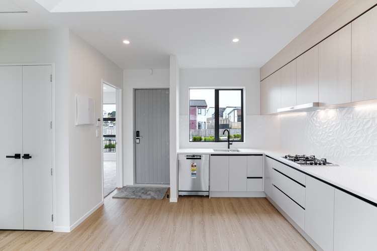 10 Taiororua Avenue Massey_6