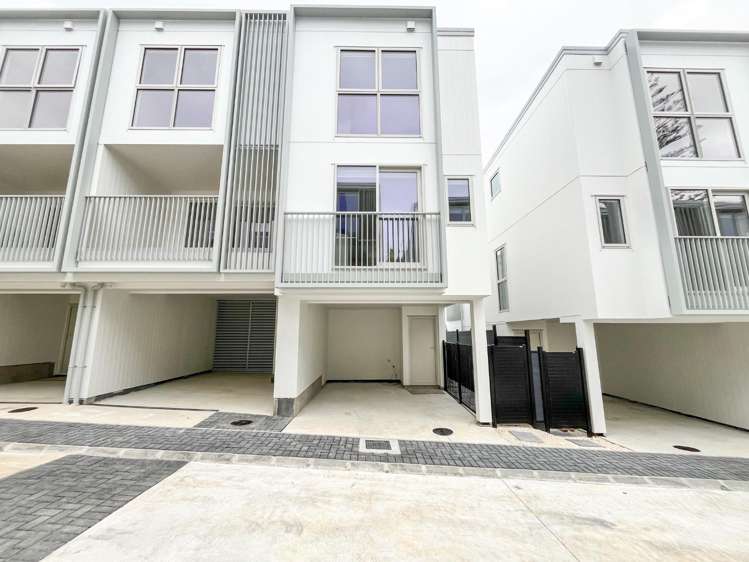 14/9 Aeroview Drive 1603_16