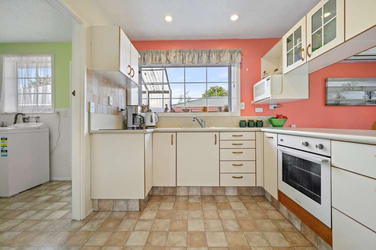 2/203 Main North Road Redwood_9