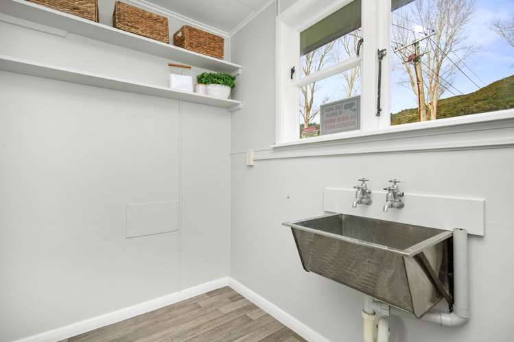 76 Strand Crescent Naenae_15