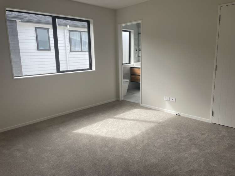 2 Koromeke Street Flat Bush_11