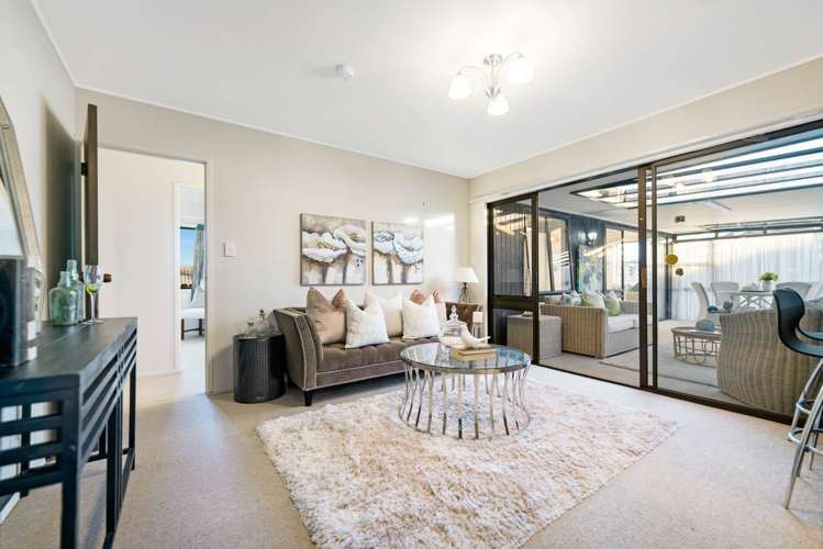 16 Saint Simon Place Botany Downs_5