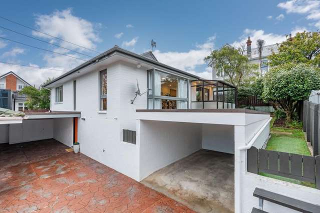 Stylish Living in Prestigious Māori Hill