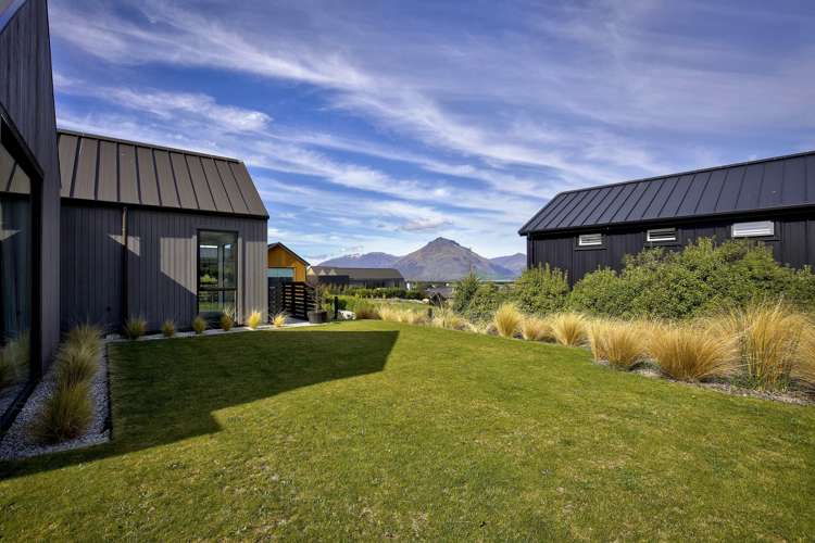 32 Falconer Rise Jacks Point_24