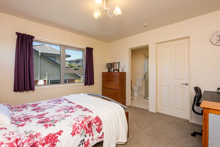 6 Black Pine Road Woodridge_14